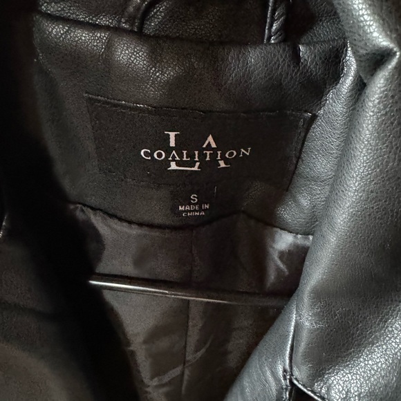 Becca Sleeveless Blazer - Picture 7 of 7